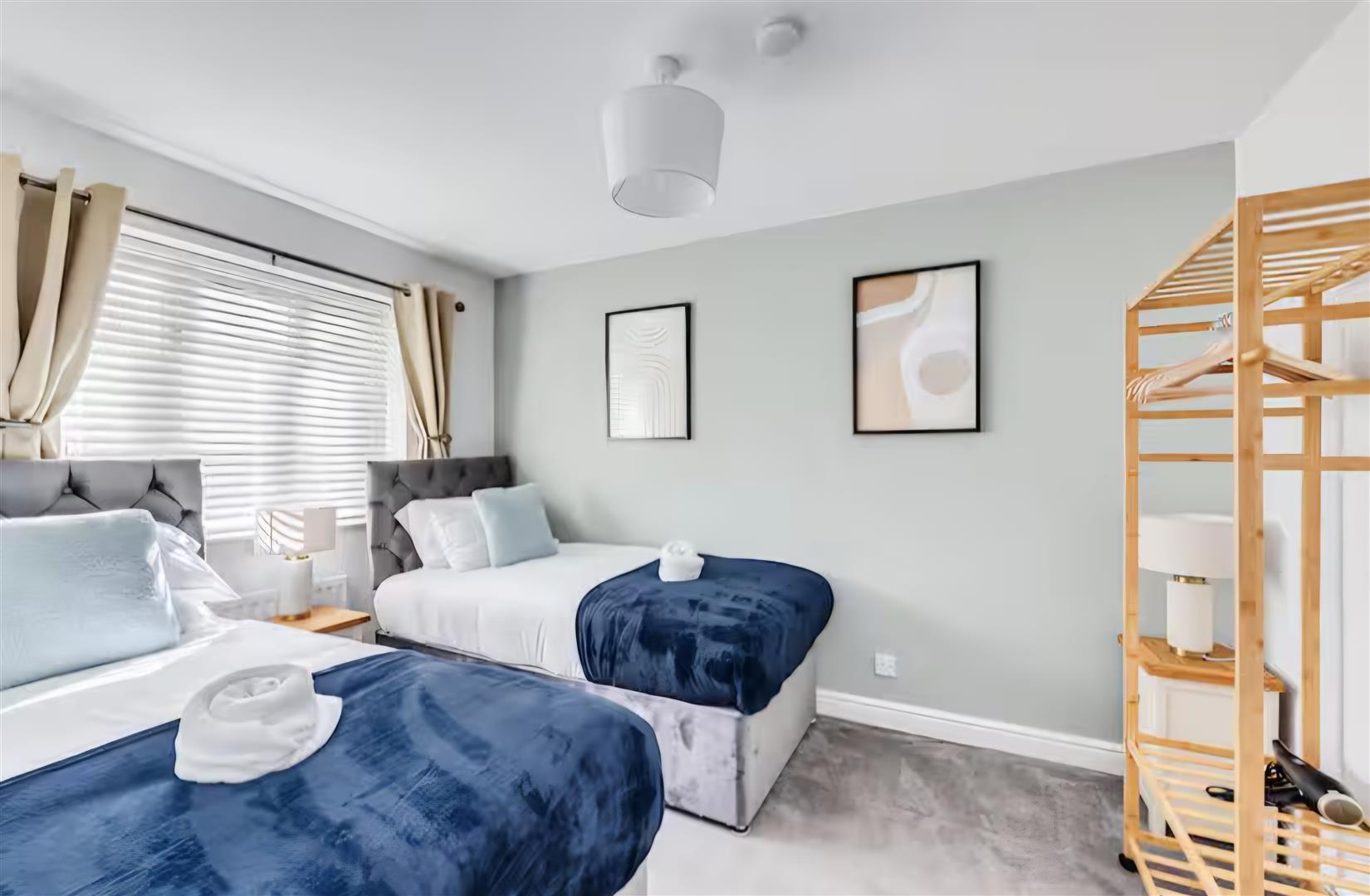 Bickleigh Crescent, Furzton, Milton Keynes